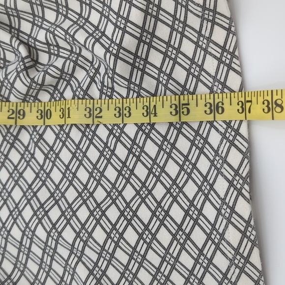 A Pea in the Pod | Plaid Ruched Maternity Dress - Picture 8 of 9